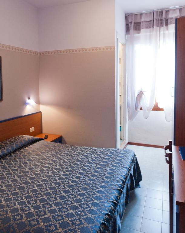 Albergo Marsari Peschiera del Garda Habitación foto